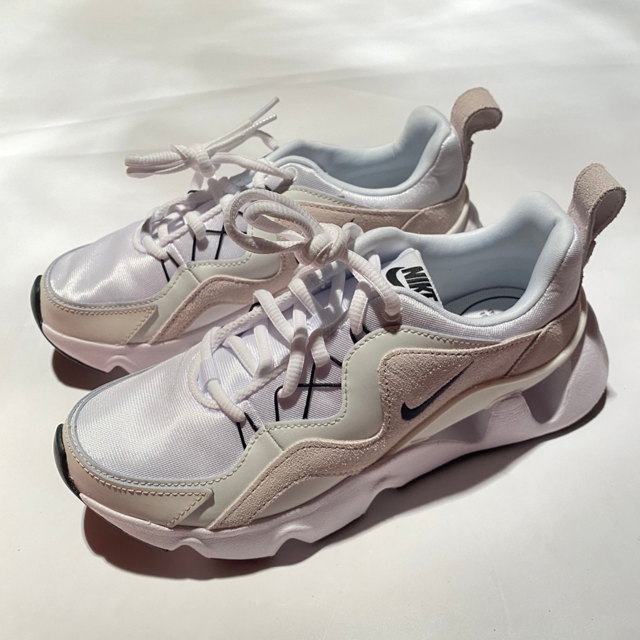 ナイキ ウィメンズ RYZ 365 "ホワイト/サミットホワイト/ファントム/ブラック"