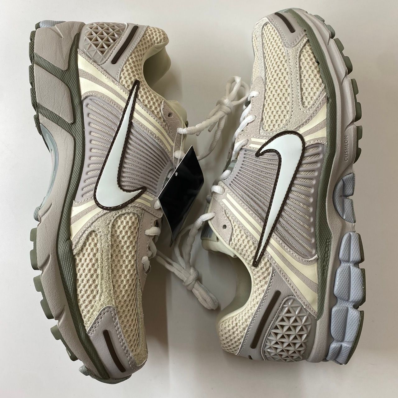 Nike Zoom Vomero 5 SE "Light Ore Wood Brown/Dark Stucco/Light Pumice"