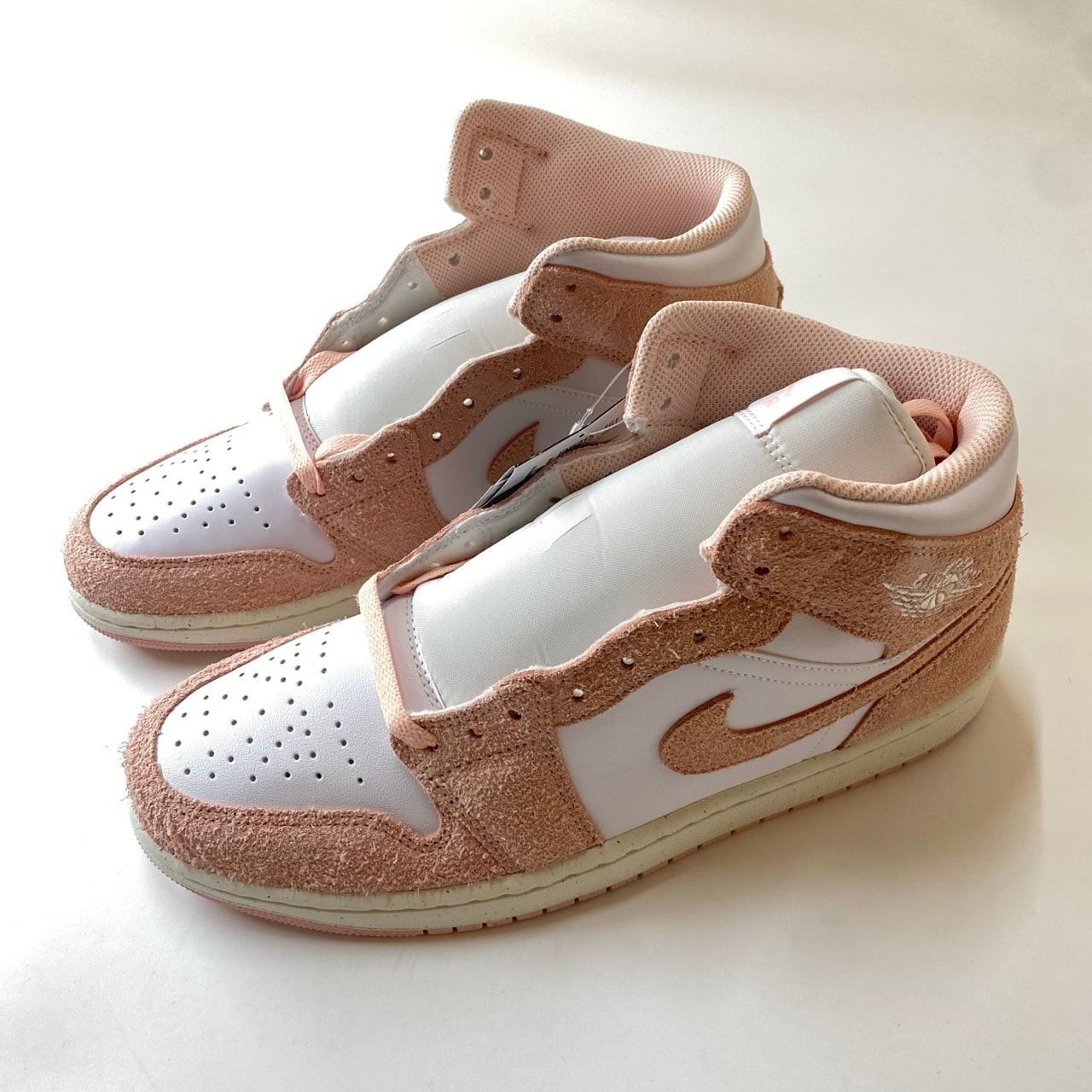 Nike Air Jordan 1 Mid SE "Pastel Pink"