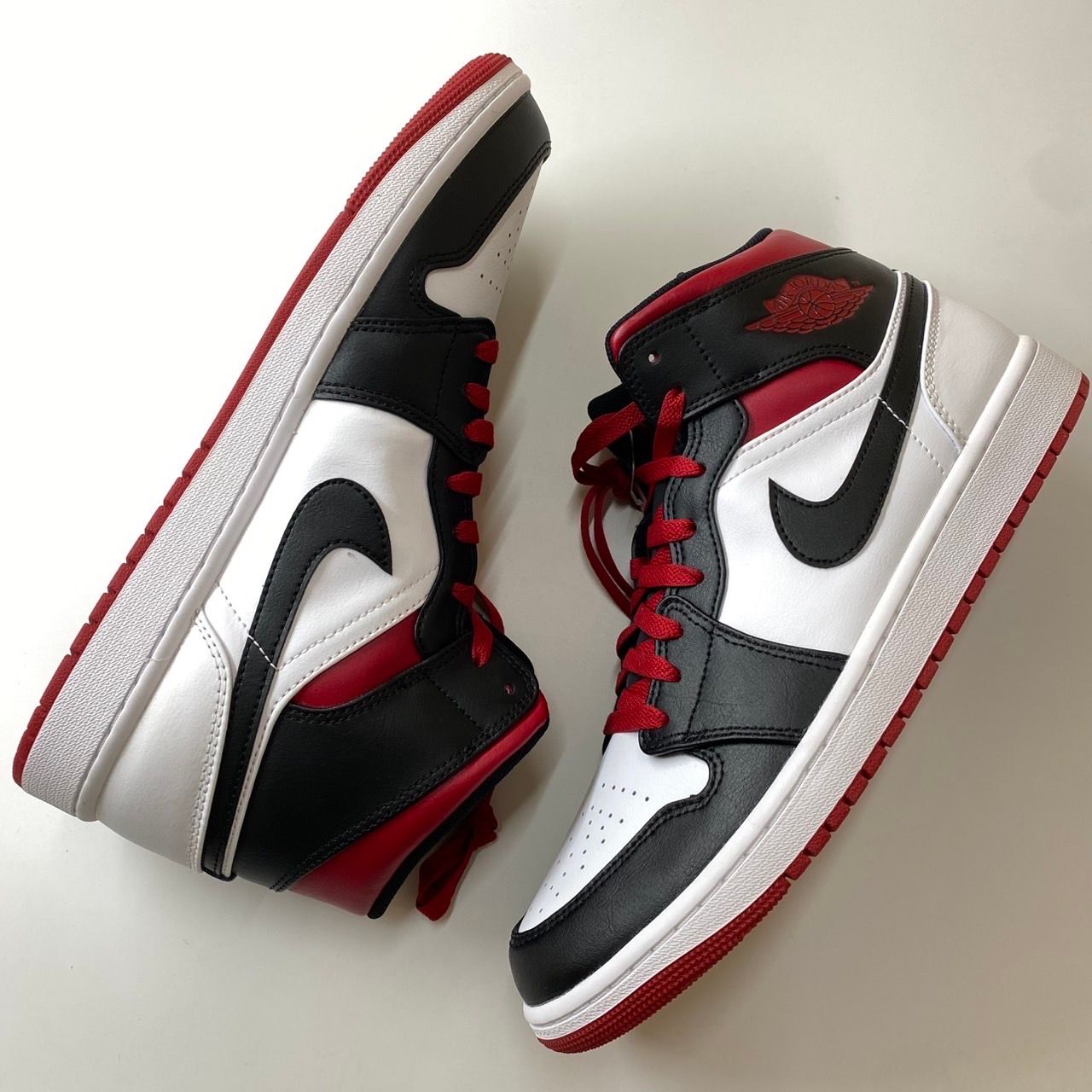 Nike Air Jordan 1 Mid "Gym Red"