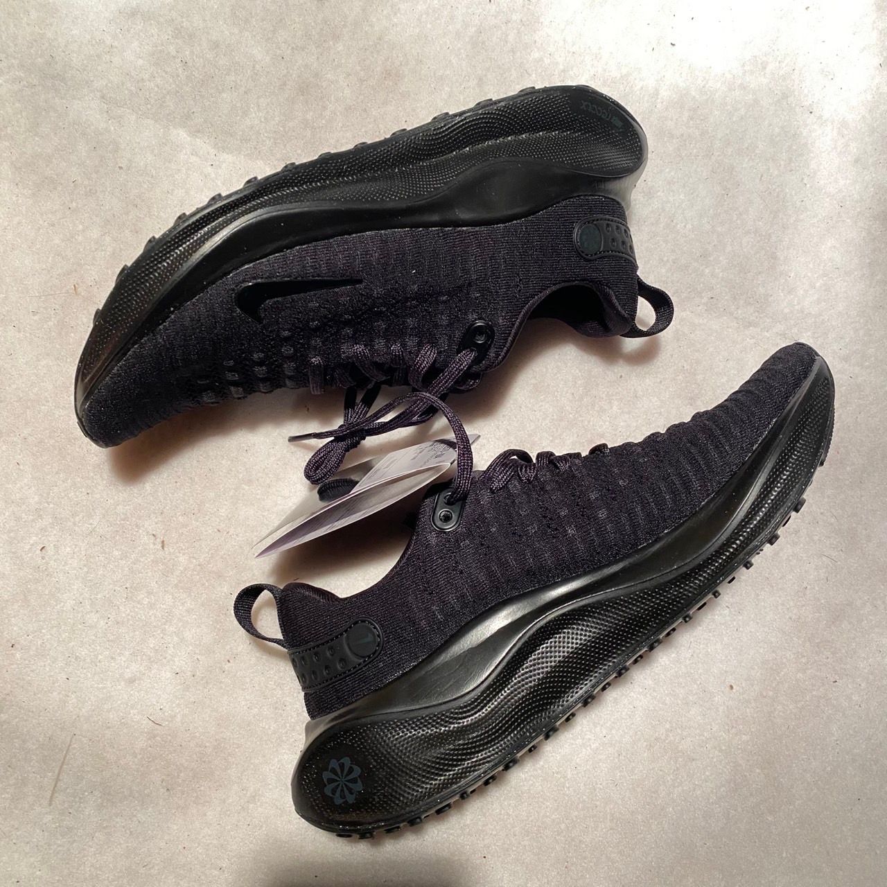 ナイキ ウィメンズ インフィニティラン4 "ブラック/アンスラサイト"