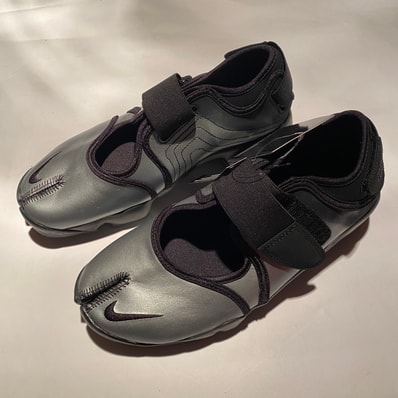 Nike Women's Air Rift "Metallic Silver/Black"