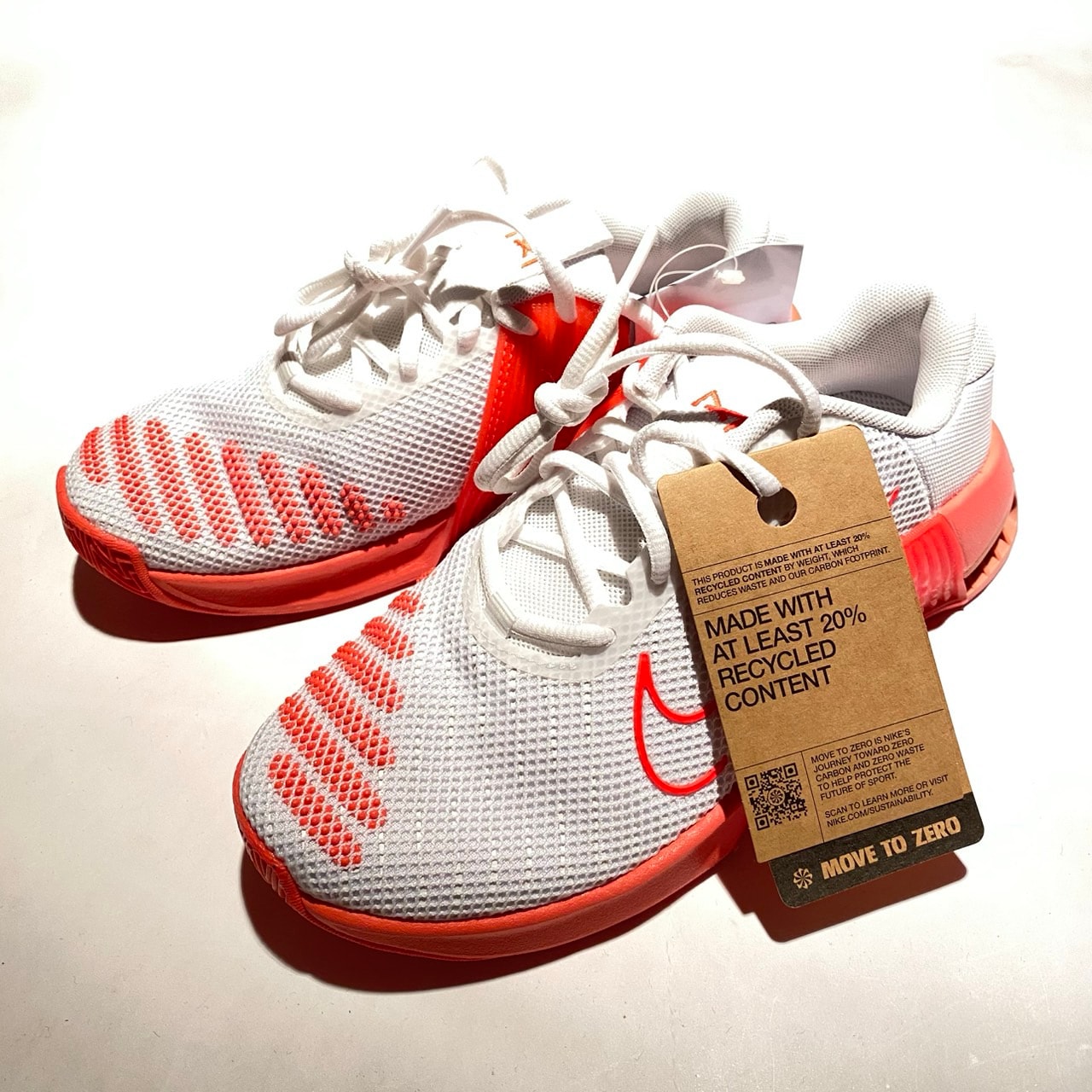 Nike Women's Metcon 9 "White/Magic Ember/Summit White/Bright Crimson"