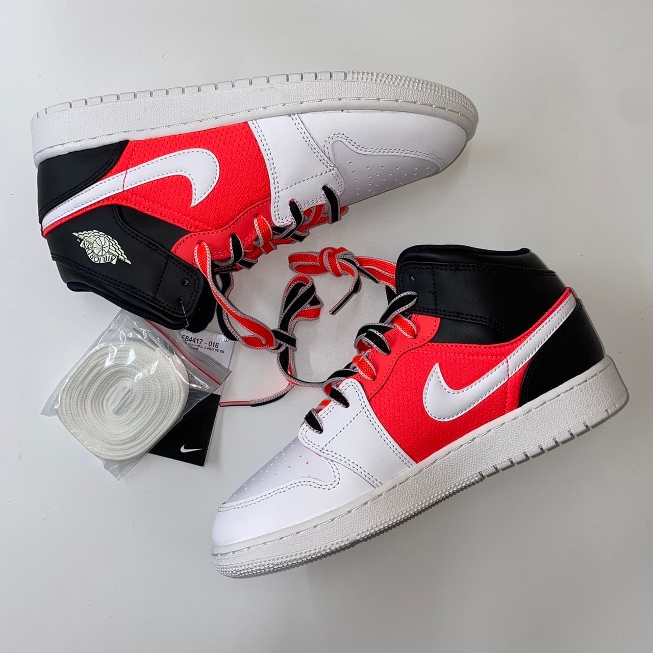 Nike GS Air Jordan 1 Mid SE "Black/Infrared 23/White"