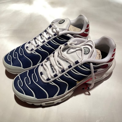 Paris Saint-Germain (PSG) × Nike Air Max Plus "White/Midnight Navy/University Red/Metallic Gold"