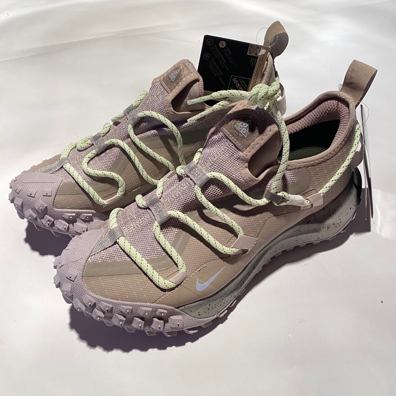 ナイキ ACG マウンテンフライ ロー ゴアテックス "カレッジグレー/ケイブストーン/オールウッドブラウン/モルト"