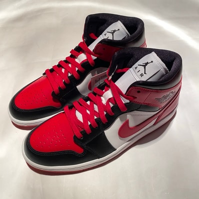 Nike Women's Air Jordan 1 Mid "Bred Toe"
