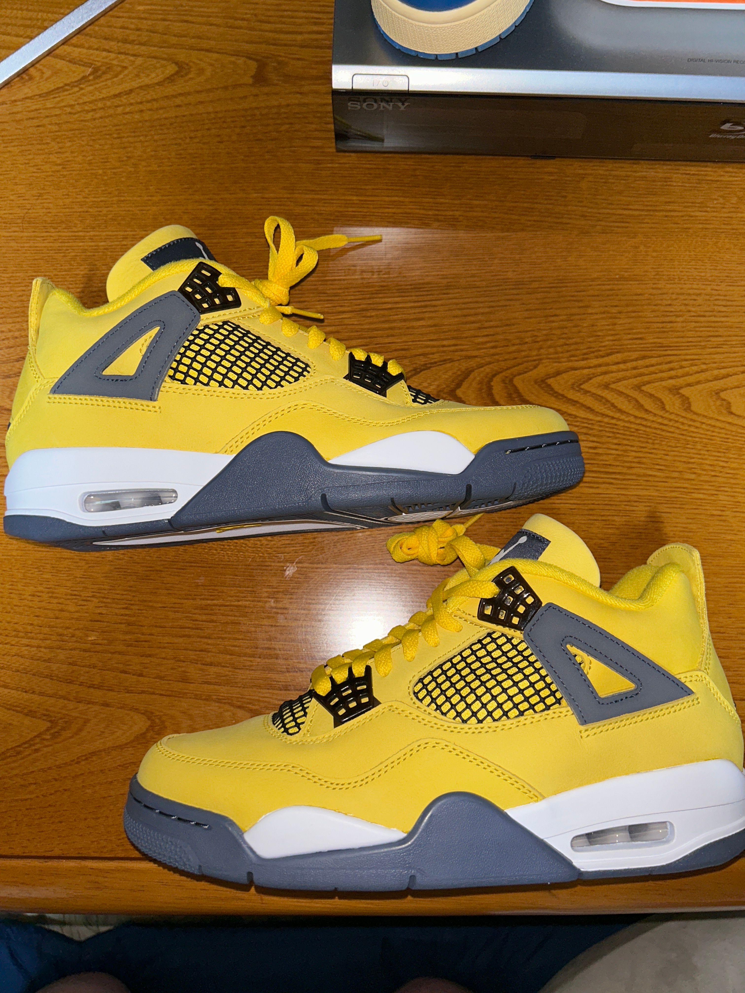Nike Air Jordan 4 "Tour Yellow"