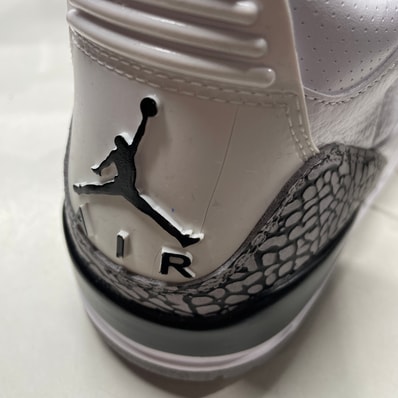 Nike Air Jordan 3 Retro "White Cement" (2011)