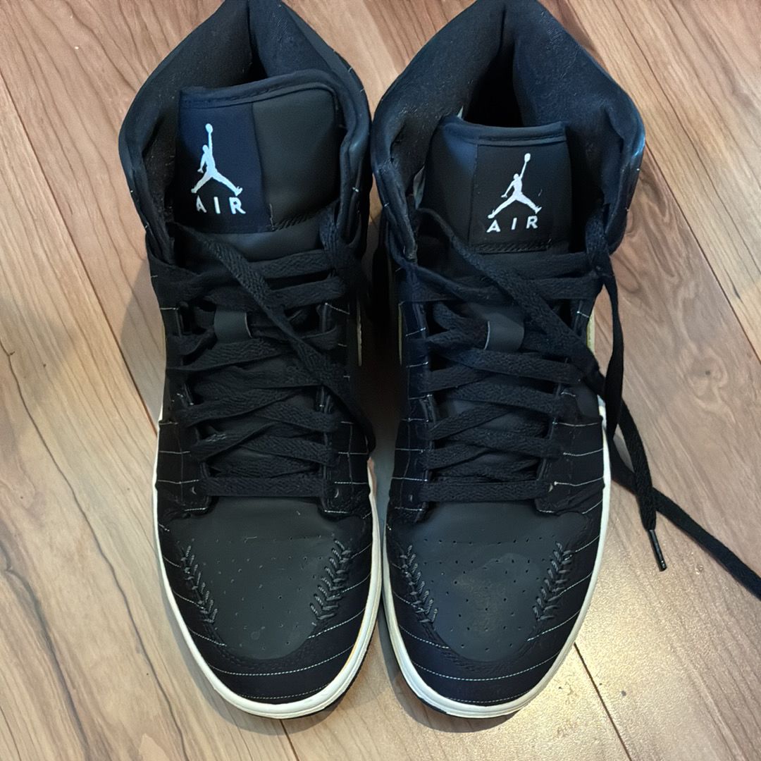 Nike Air Jordan 1 Retro Mid "Opening Day Black"