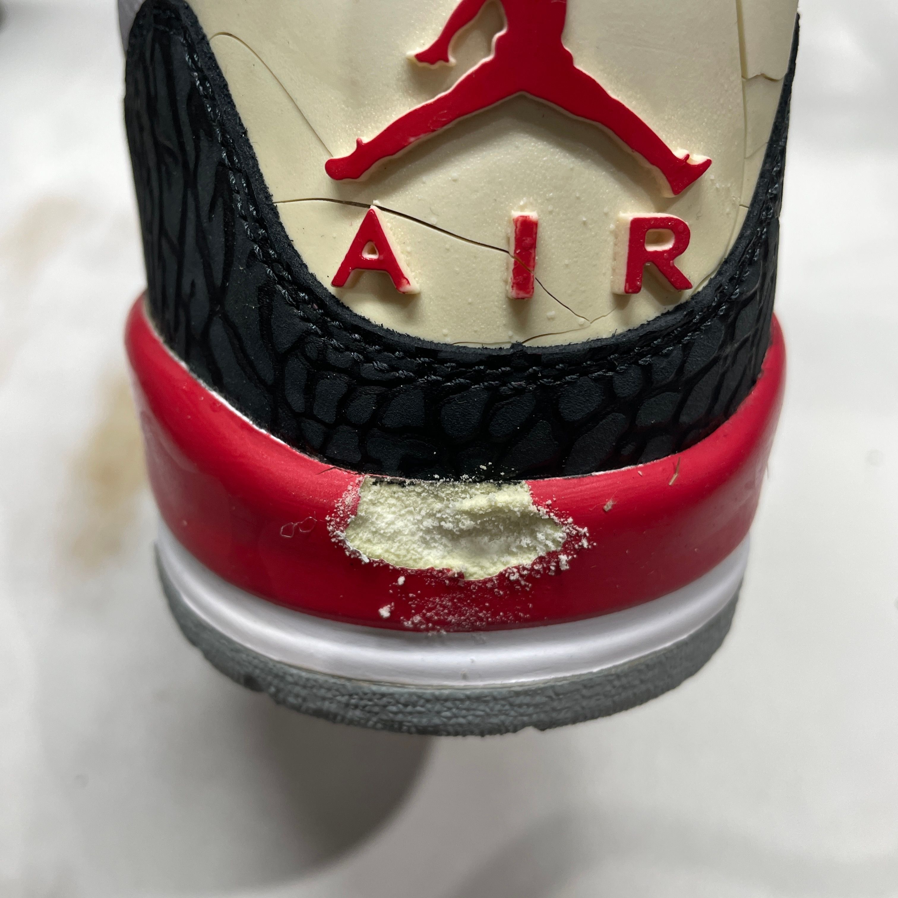 Nike Air Jordan 3 Retro "Fire Red" (2007)