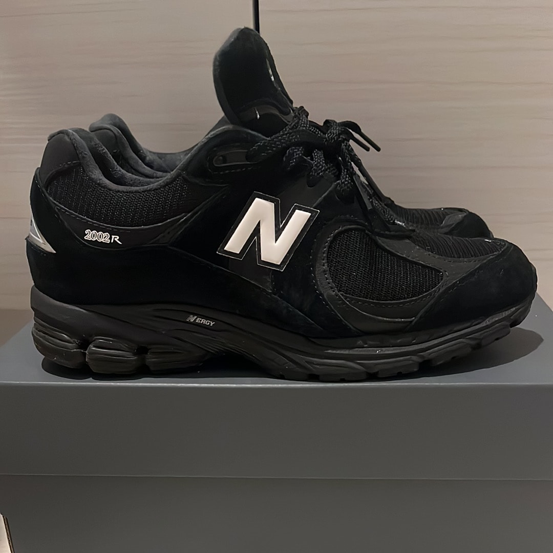 ニューバランス 2002R ゴアテックス "ブラック/ホワイト"
