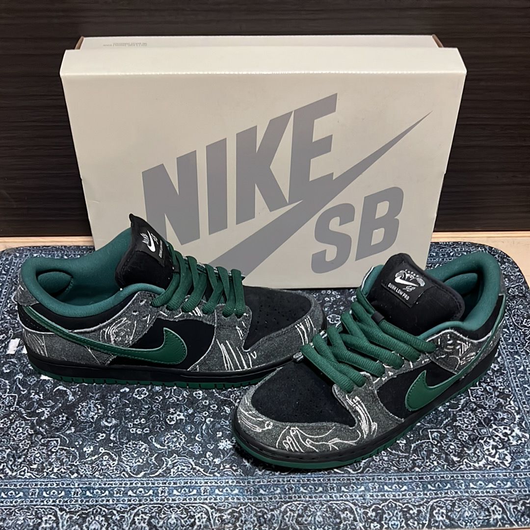 There Skateboards × Nike SB Dunk Low Pro "Anthracite and Gorge Green"
