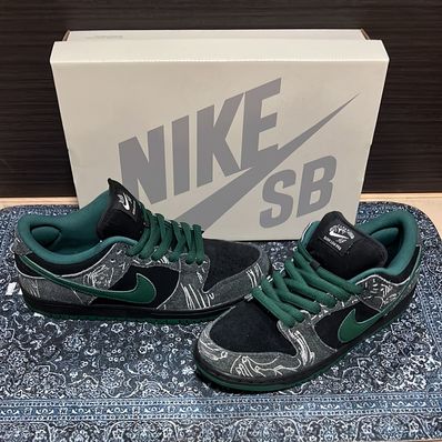 There Skateboards × Nike SB Dunk Low Pro "Anthracite and Gorge Green"