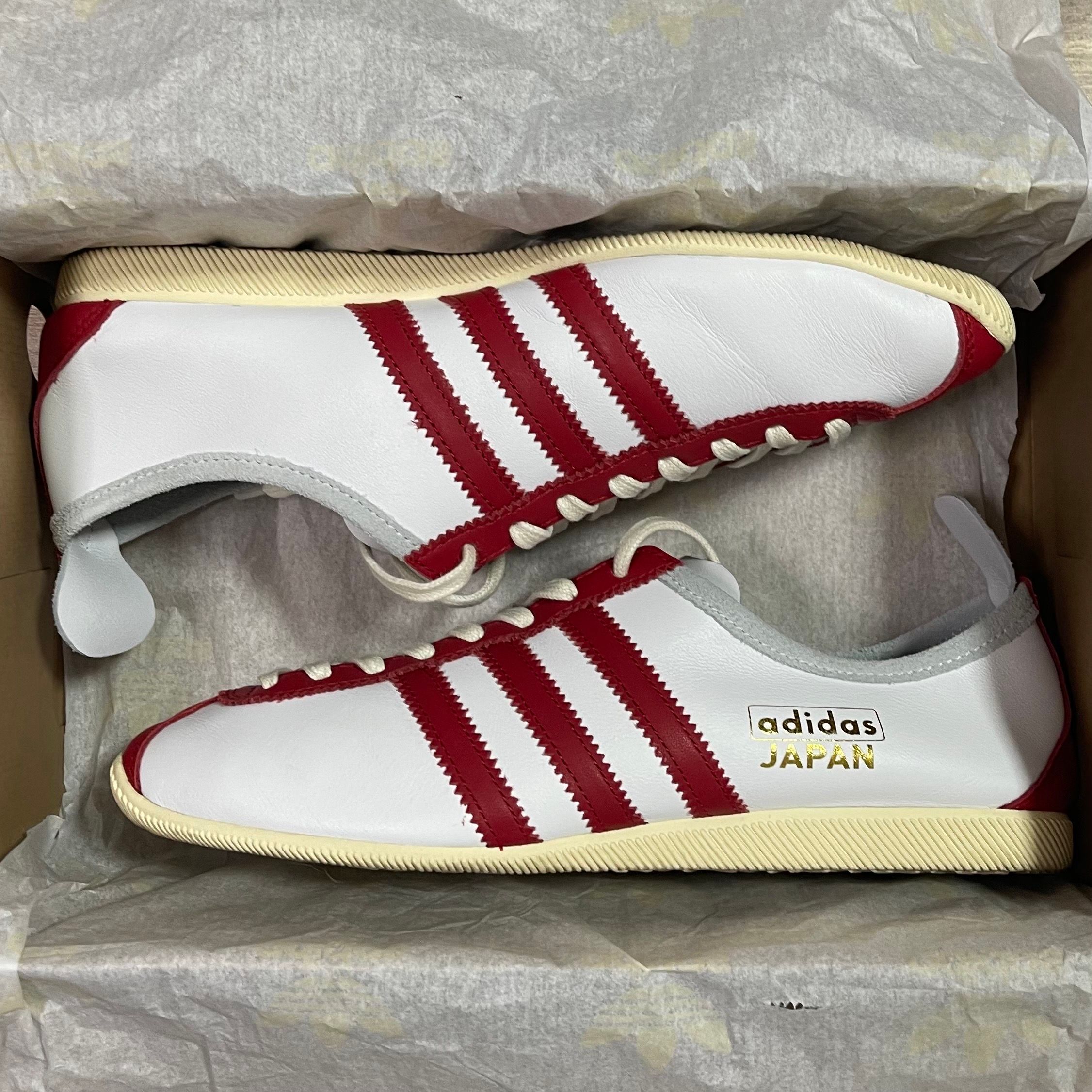 アディダス ジャパン "クラウドホワイト/パワーレッド/クリームホワイト"