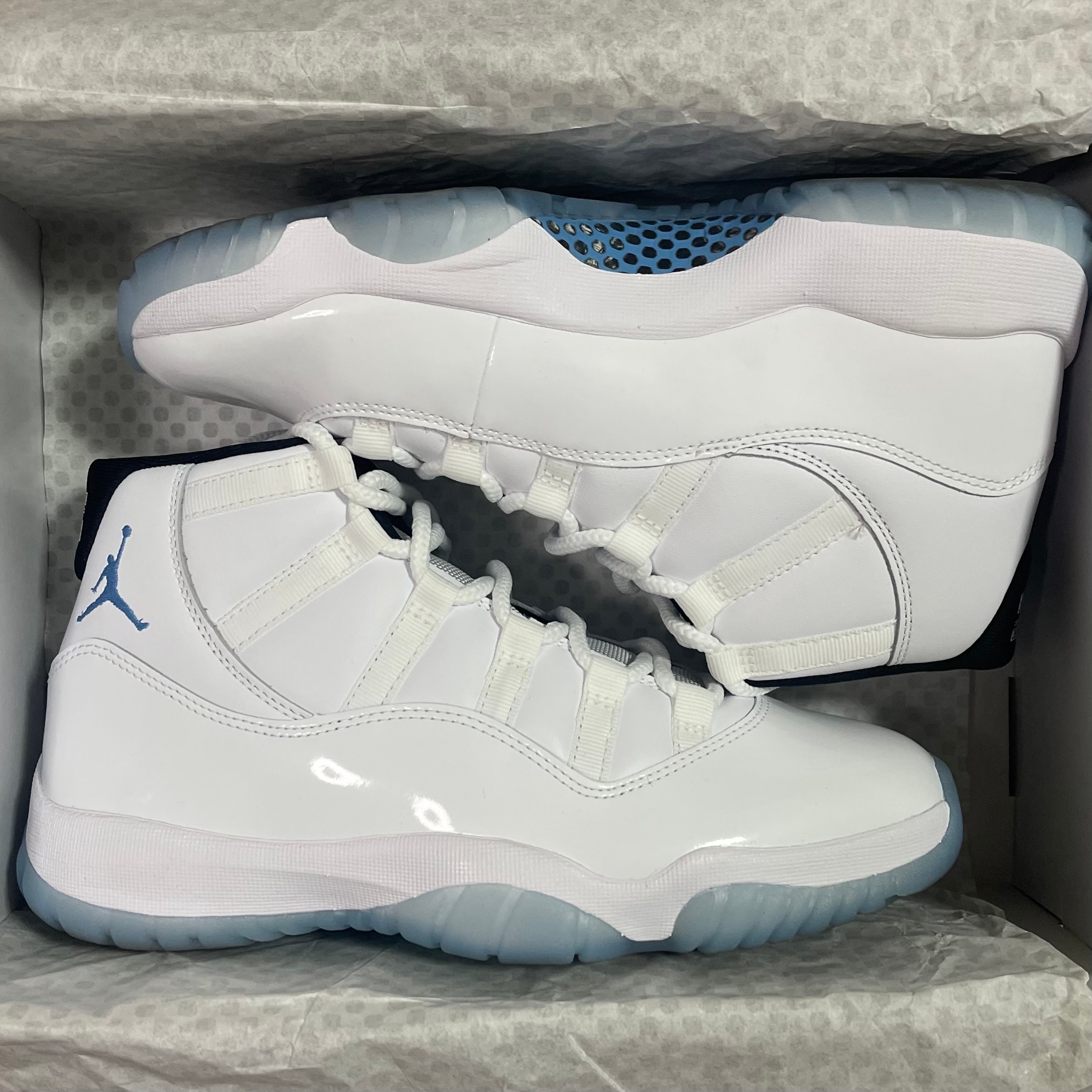 Nike Air Jordan 11 Retro "White/Legend Blue"