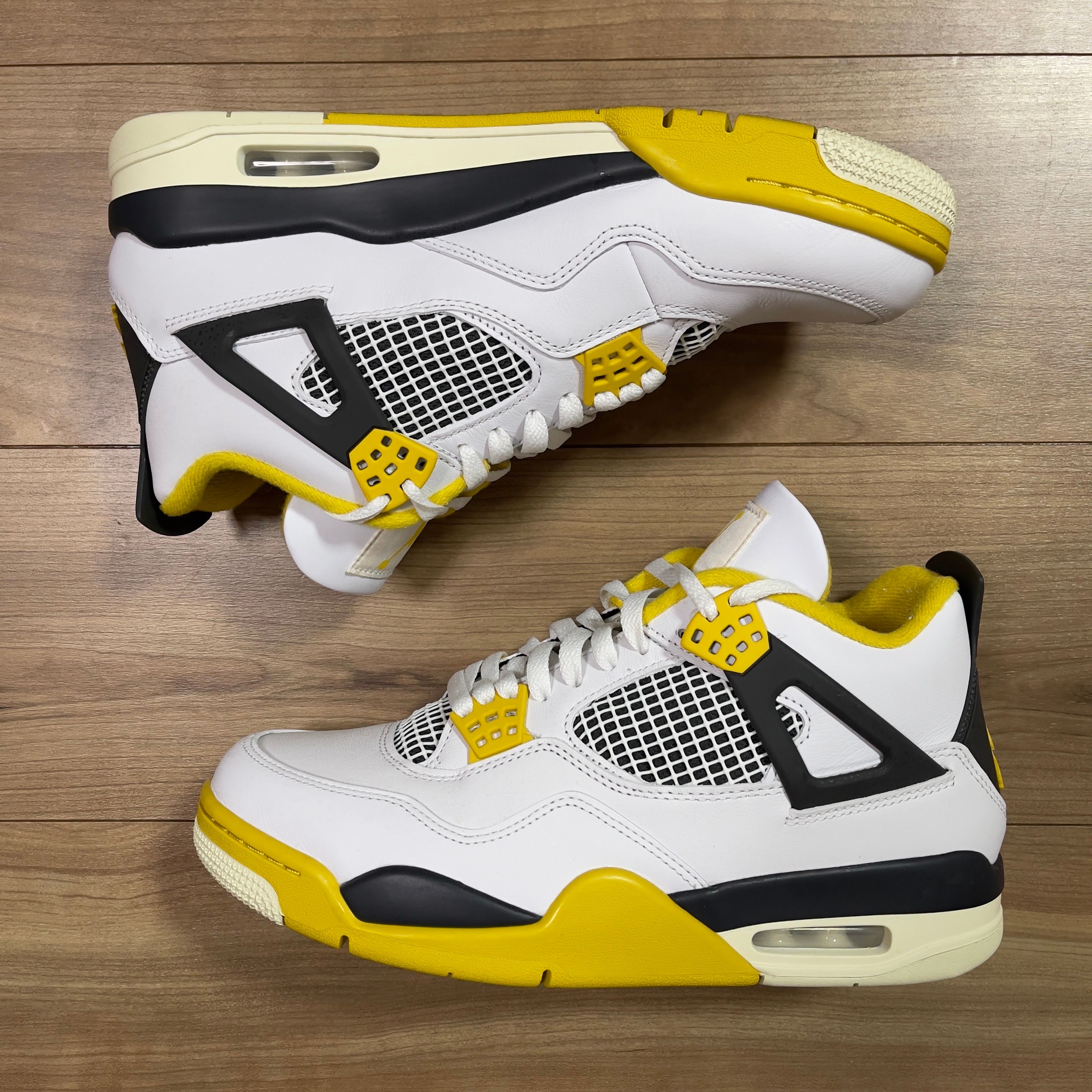 Nike Women's Air Jordan 4 Retro "Vivid Sulfur"