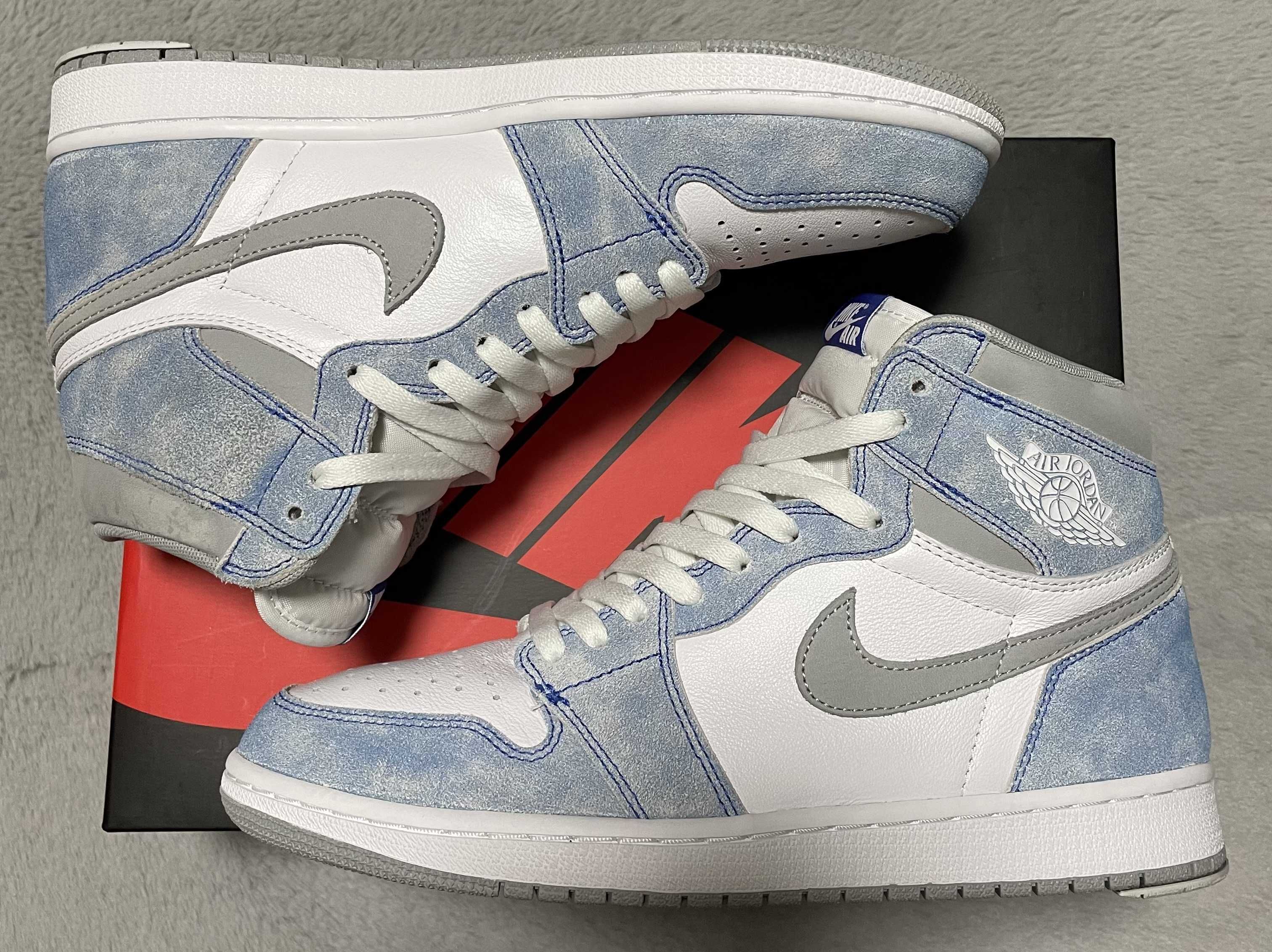 Nike Air Jordan 1 High OG "Hyper Royal"