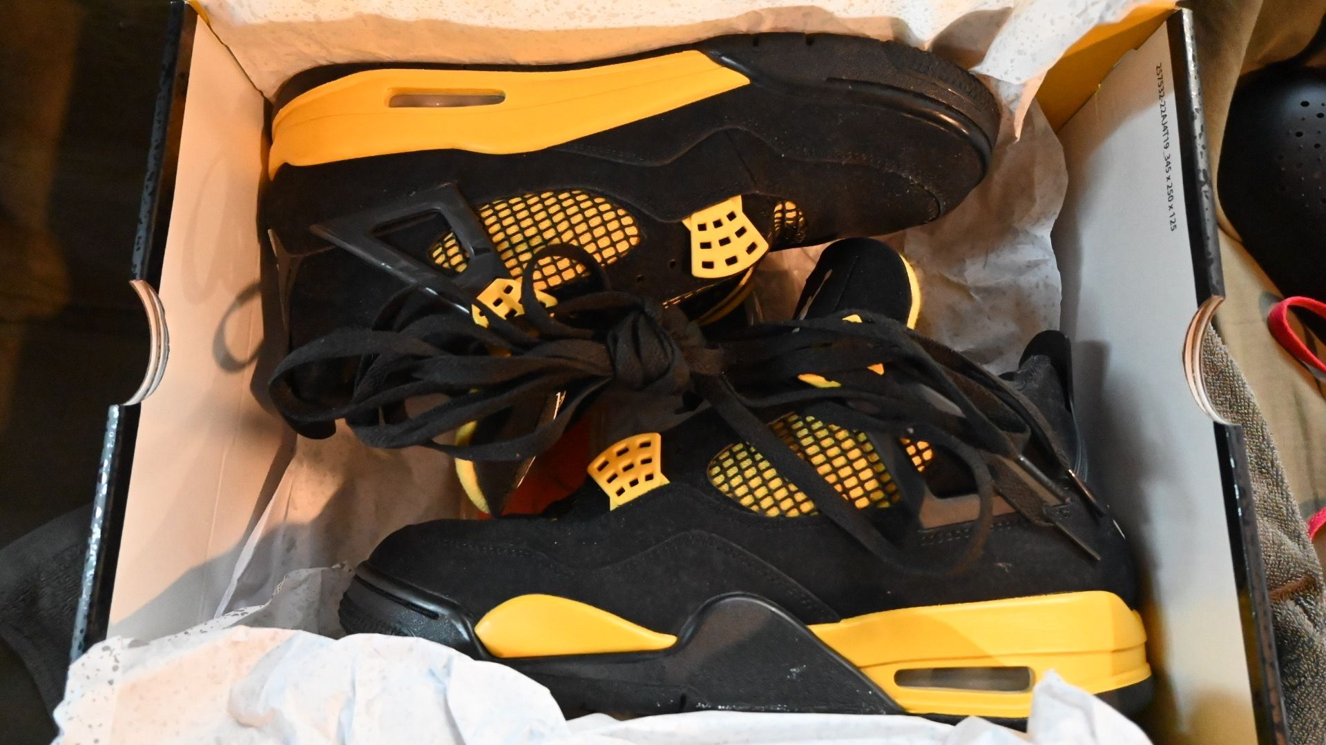 Nike Air Jordan 4 Retro "Thunder"(2023)