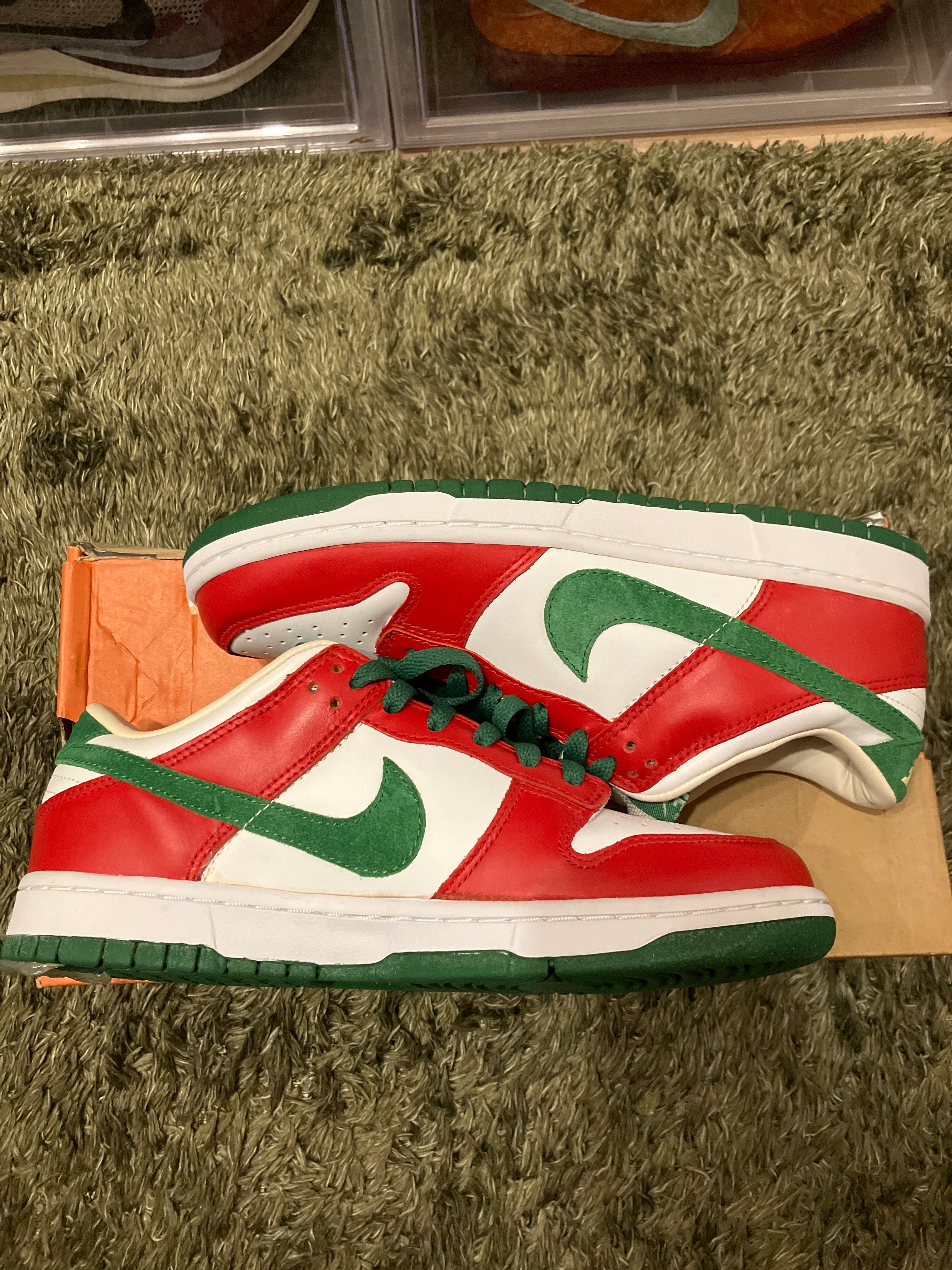 Nike Dunk Low LTD "White/Classic Green/Sport Red"