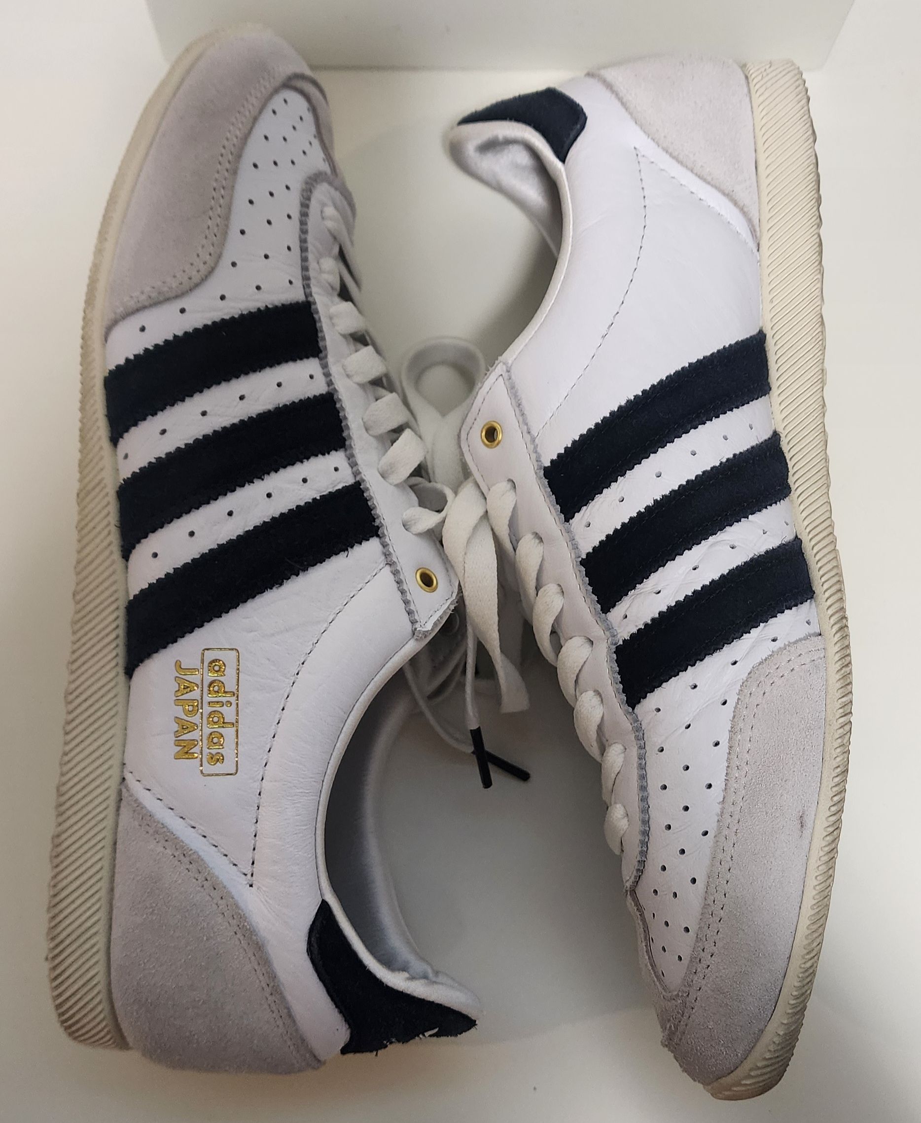 アディダス ウィメンズ ジャパン "フットウェアホワイト/コアブラック/ゴールドメタリック"