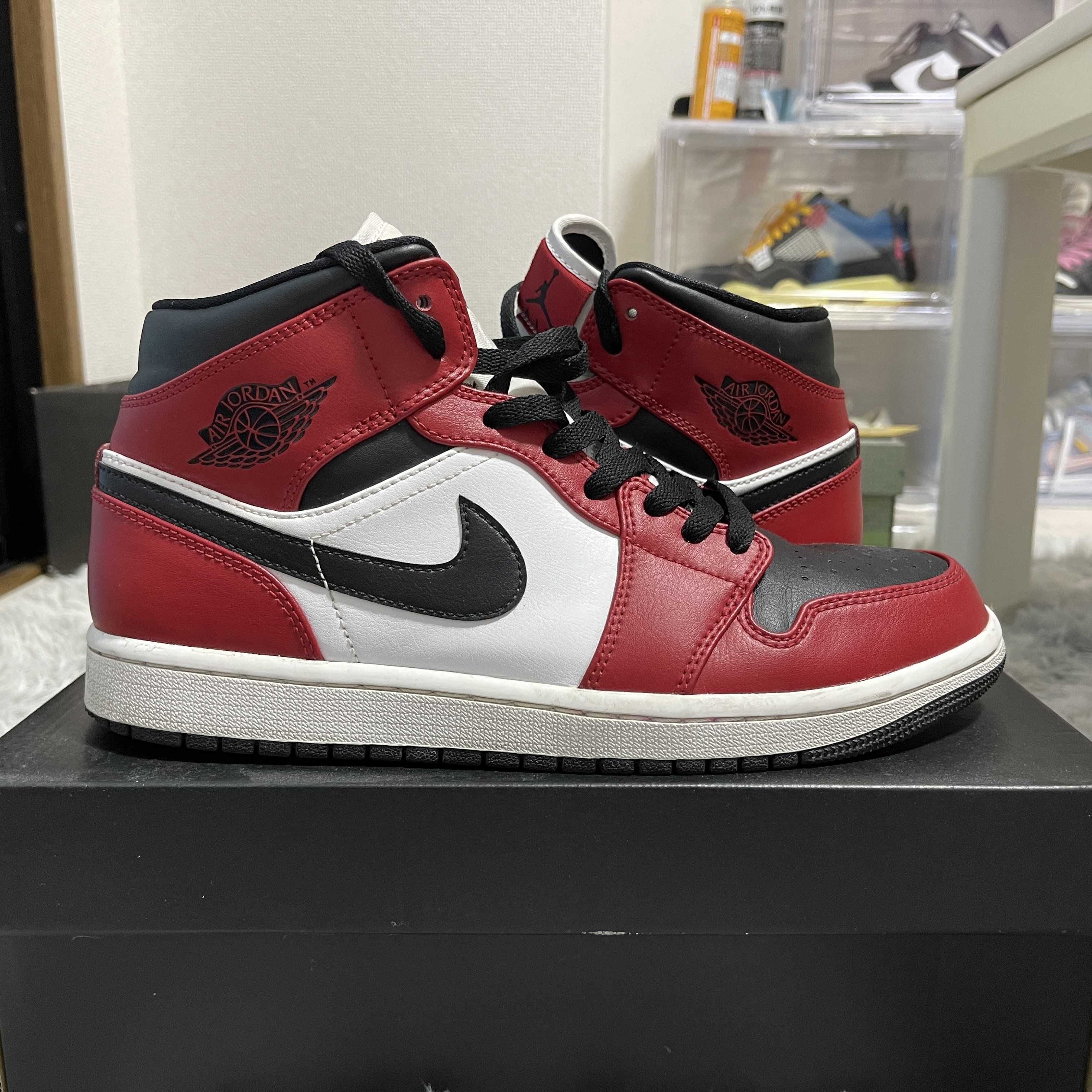 Nike Air Jordan 1 Mid "Chicago Black Toe"