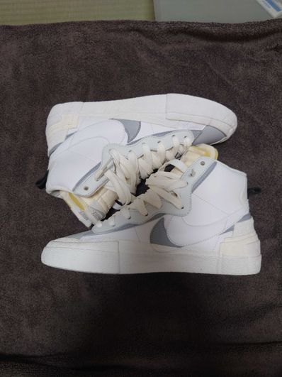 sacai × NIKE BLAZER MID "WHITE/WOLF GREY"