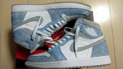 Nike Air Jordan 1 High OG "Hyper Royal"