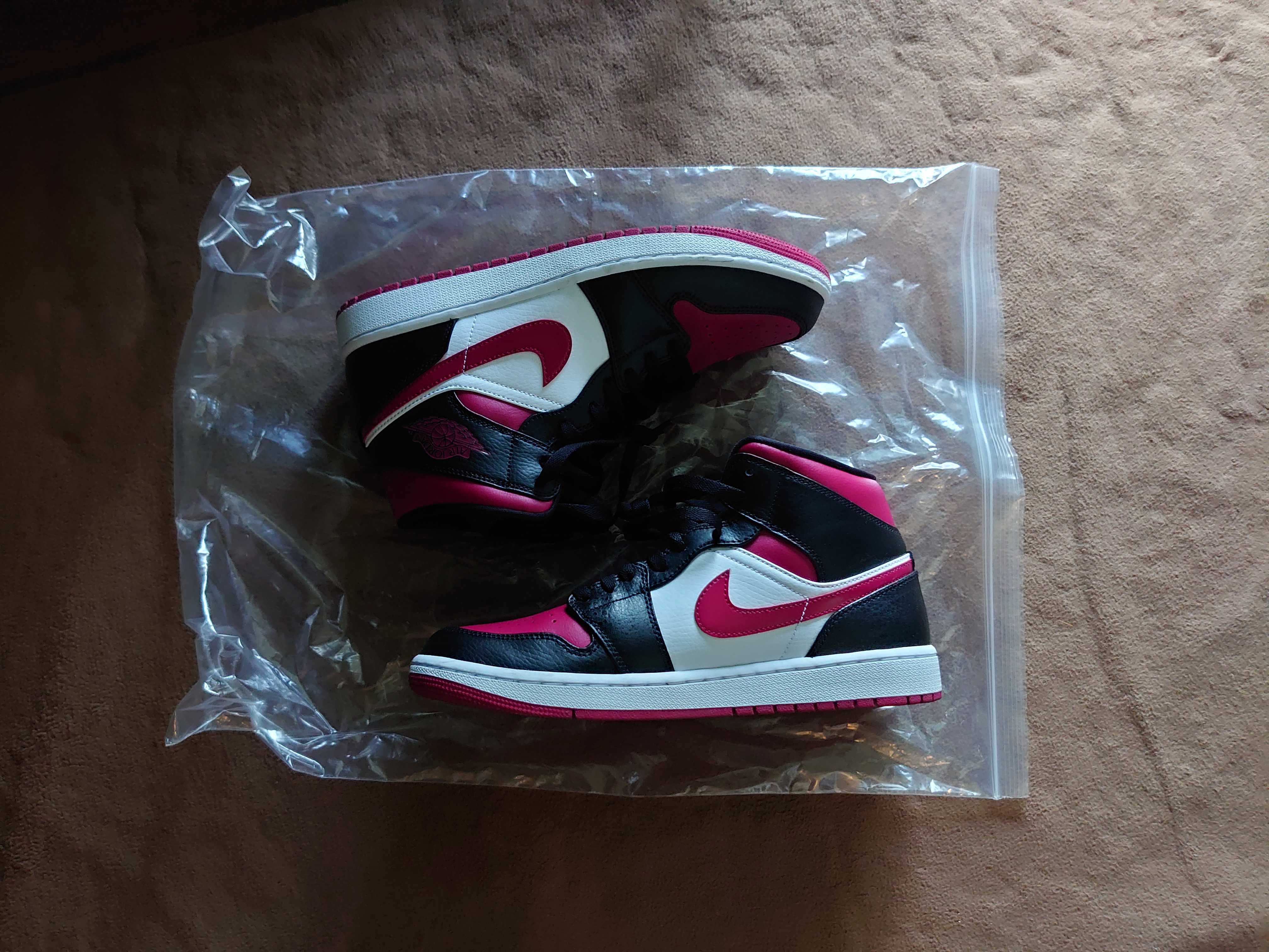 NIKE AIR JORDAN 1 MID "BLACK/RED/WHITE"