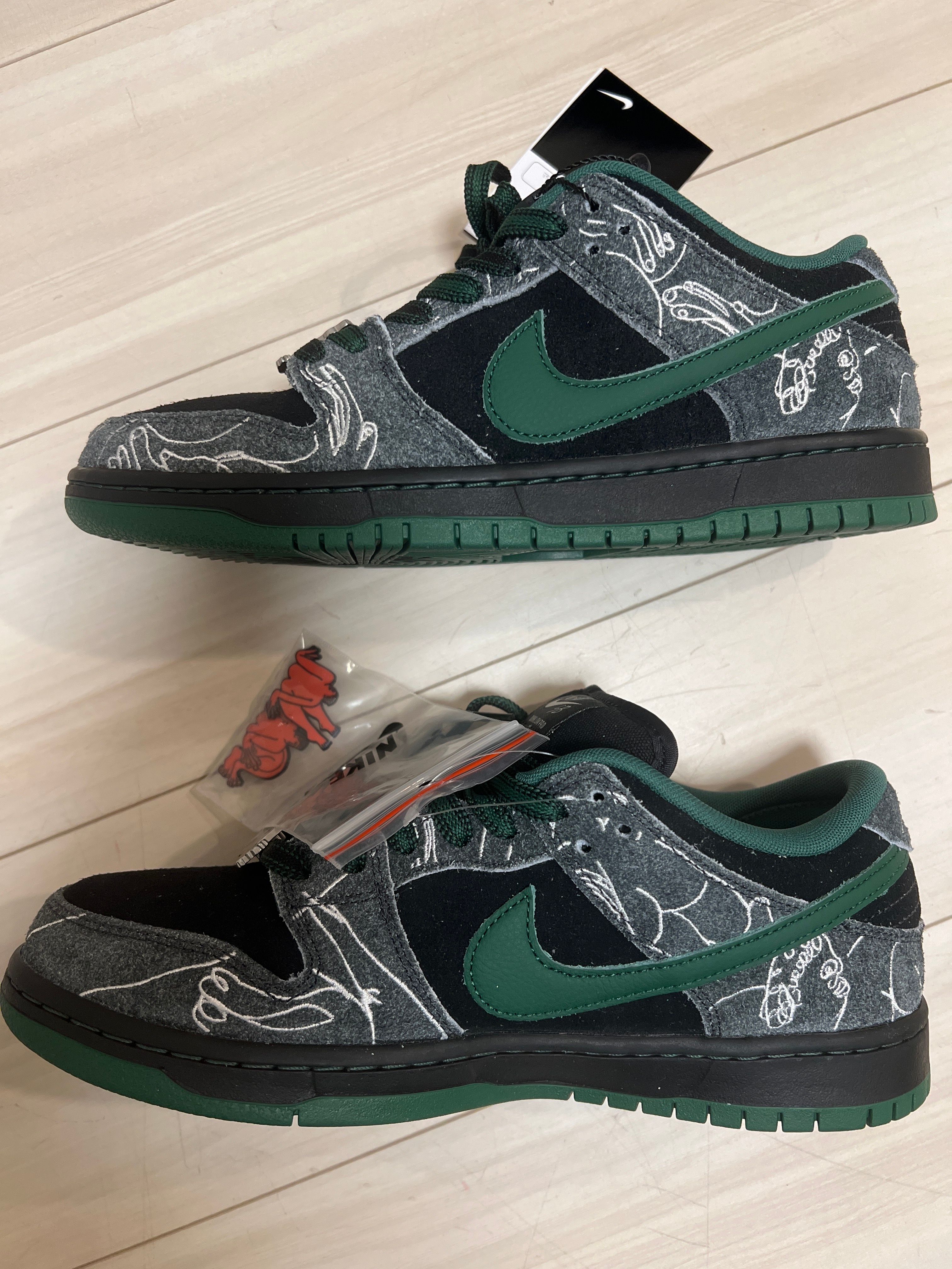 There Skateboards × Nike SB Dunk Low Pro "Anthracite and Gorge Green"