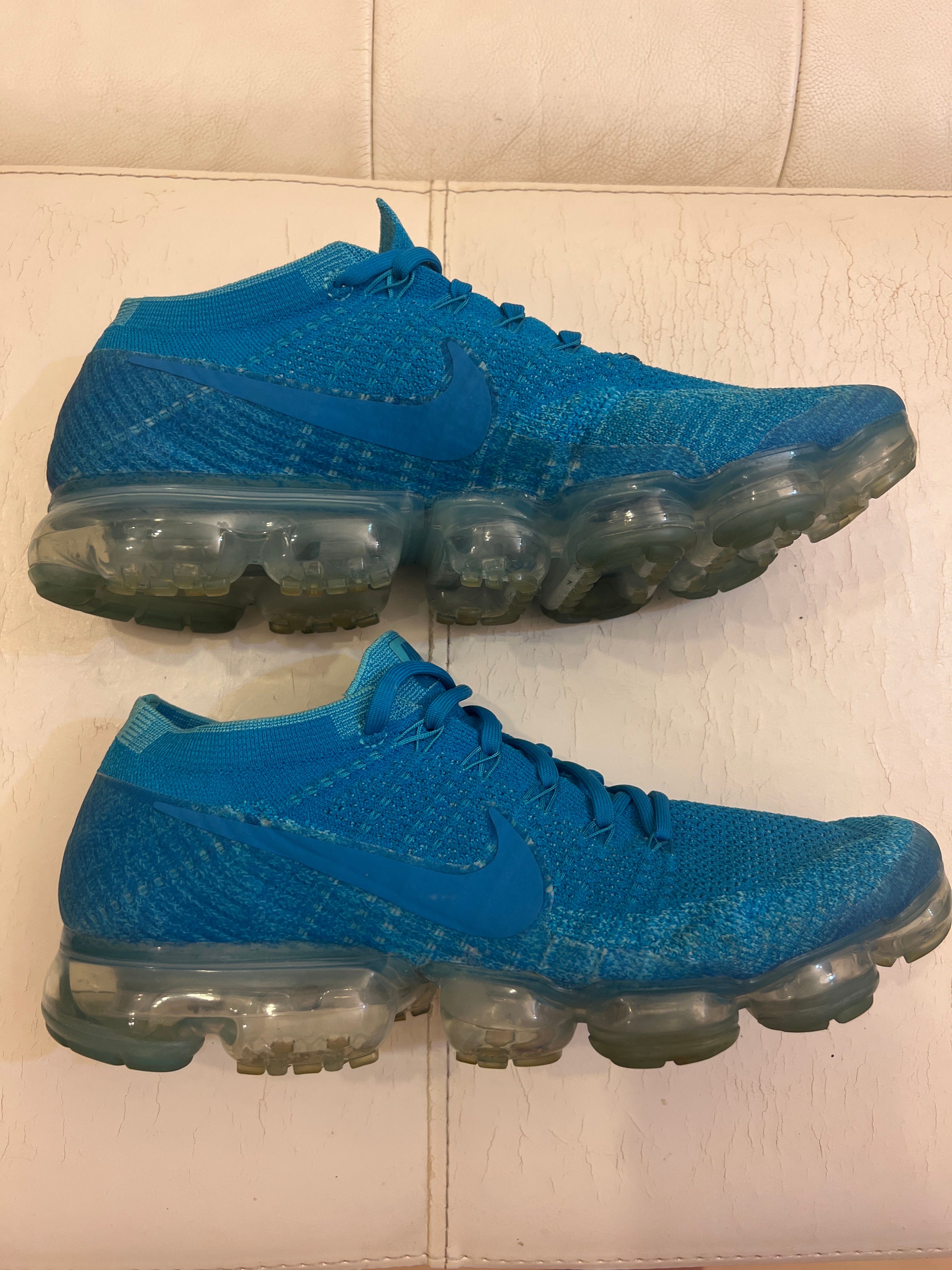 NIKE AIR VAPORMAX "DARK GREY HYPER PUNCH"