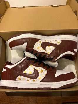 Supreme × Nike SB Dunk Low OG QS Gold Stars