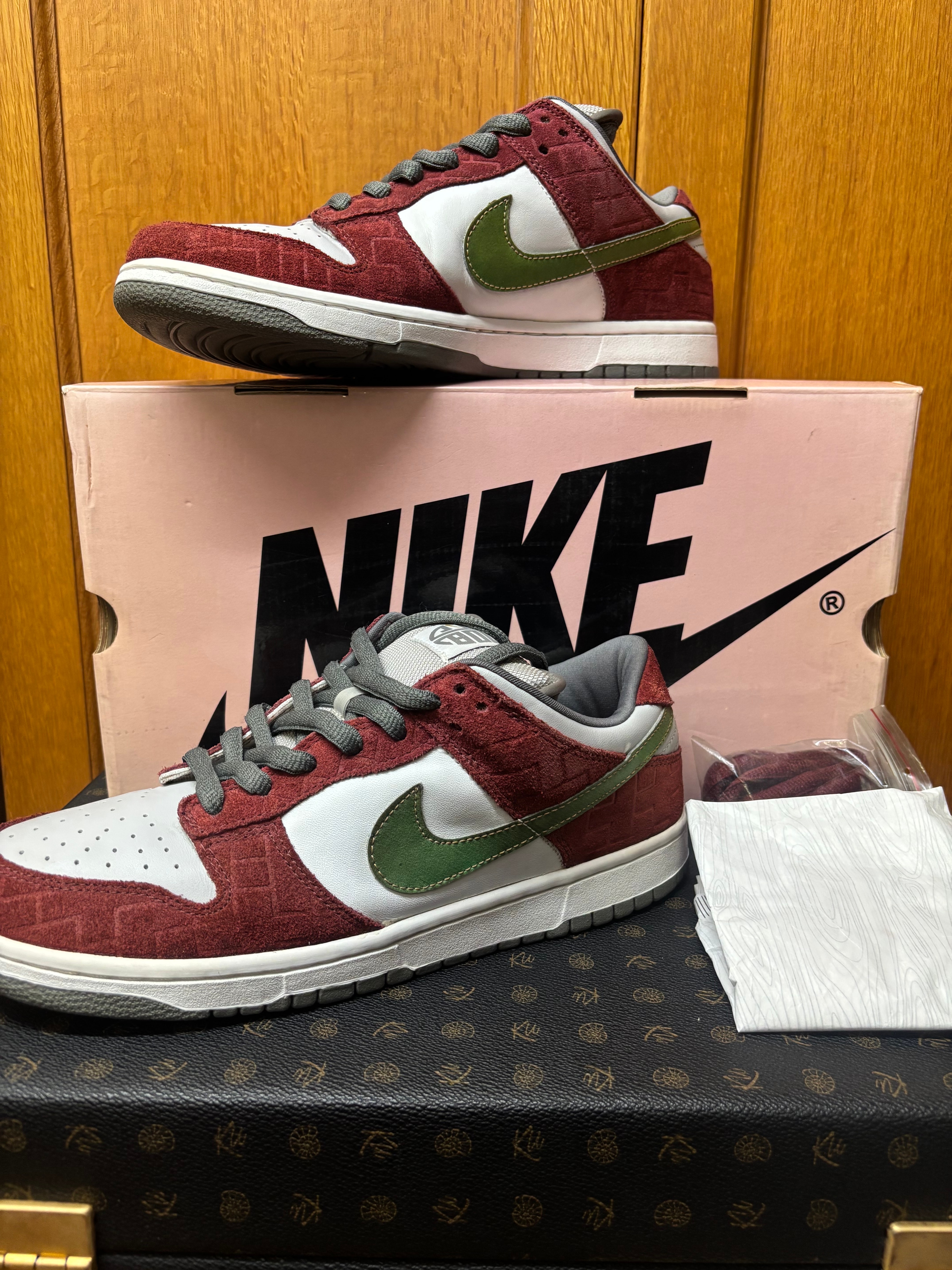 Nike SB Dunk Low "Shanghai"