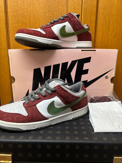 Nike SB Dunk Low "Shanghai"