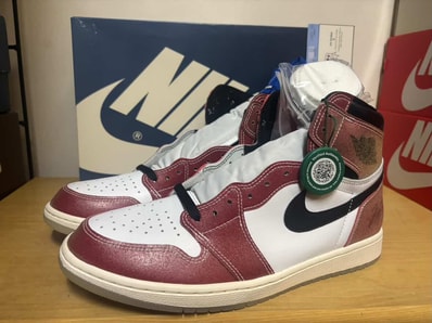 Trophy Room × Nike Air Jordan 1 Retro High "Chicago" (Friends and Family) (Blue Laces)