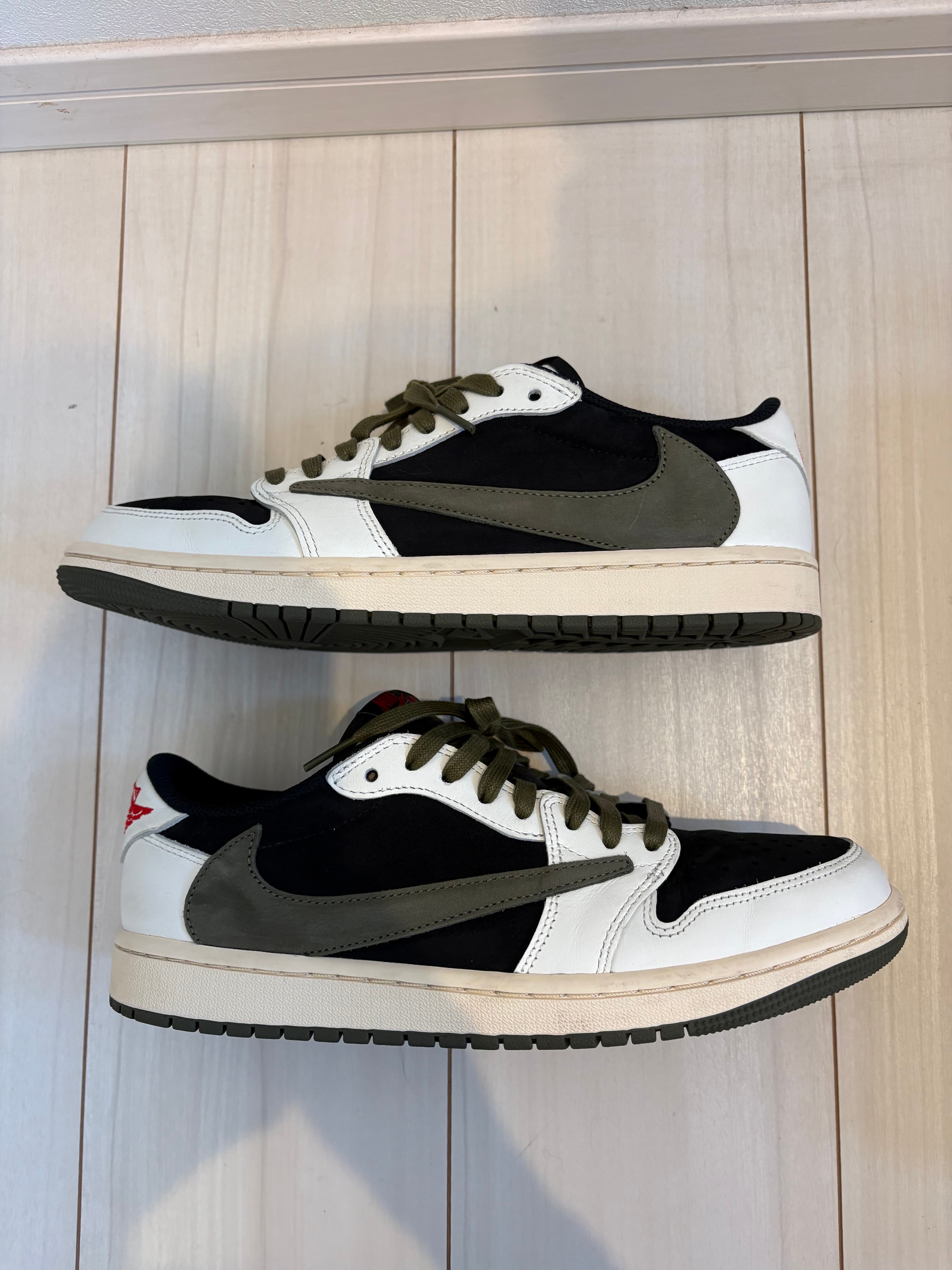 トラヴィススコット × ナイキ ウィメンズ エアジョーダン1 ロー OG "ミディアム オリーブ"