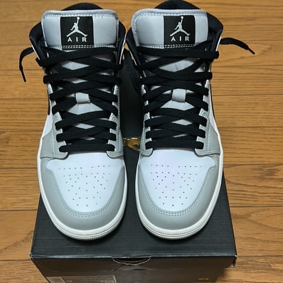 Nike Air Jordan 1 Mid "Light Smoke Grey/White/Black"