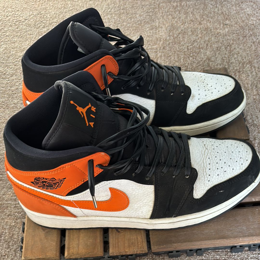 NIKE AIR JORDAN 1 MID "SHATTERED BACKBOARD"