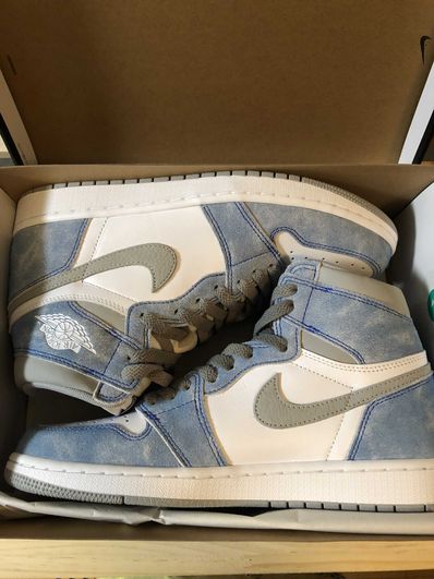 Nike Air Jordan 1 High OG "Hyper Royal"