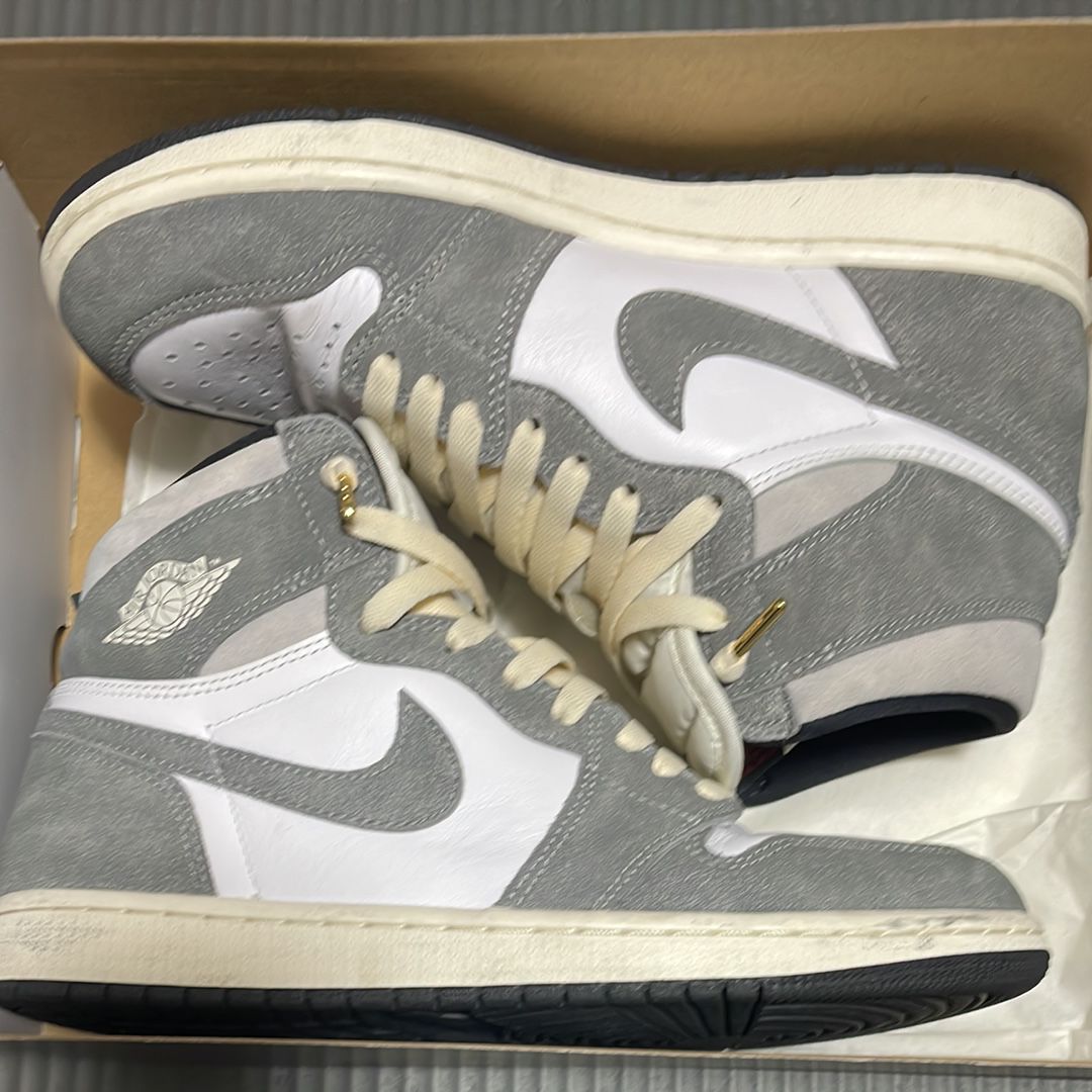 Nike Air Jordan 1 Retro High OG "Black and Smoke Grey"