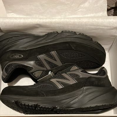New Balance 990V6 "Triple Black"