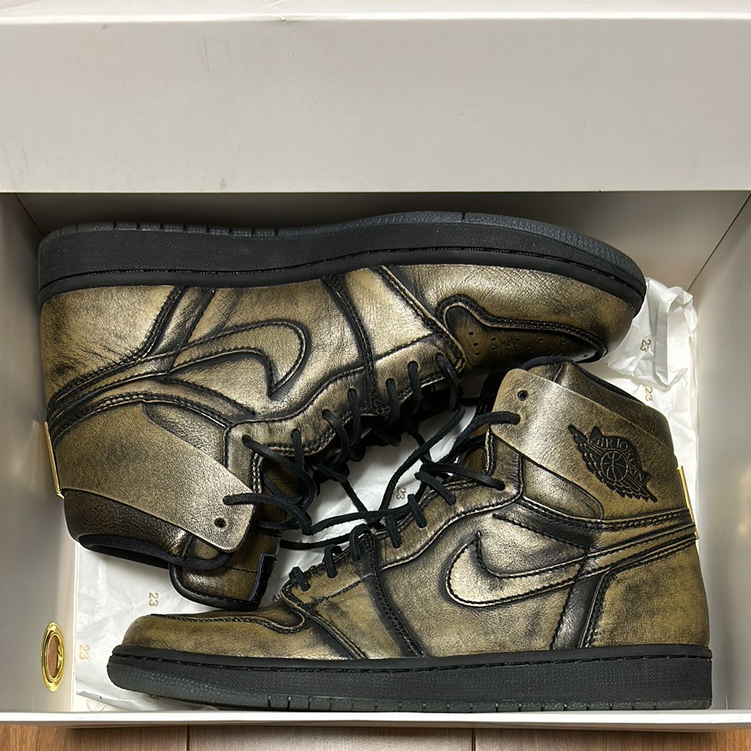 NIKE AIR JORDAN 1 RETRO HIGH OG WINGS "BLACK/BLACK-METALLIC GOLD"