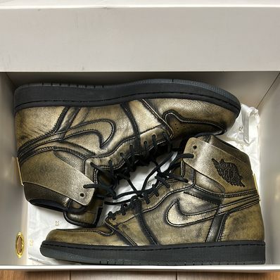 NIKE AIR JORDAN 1 RETRO HIGH OG WINGS "BLACK/BLACK-METALLIC GOLD"