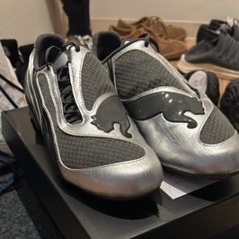 プーマ V-S1 メタリック "グレー/ブラック"