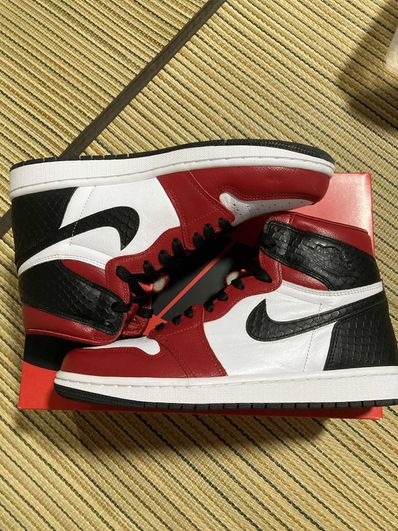 Nike Women's Air Jordan 1 High OG "Satin Red"
