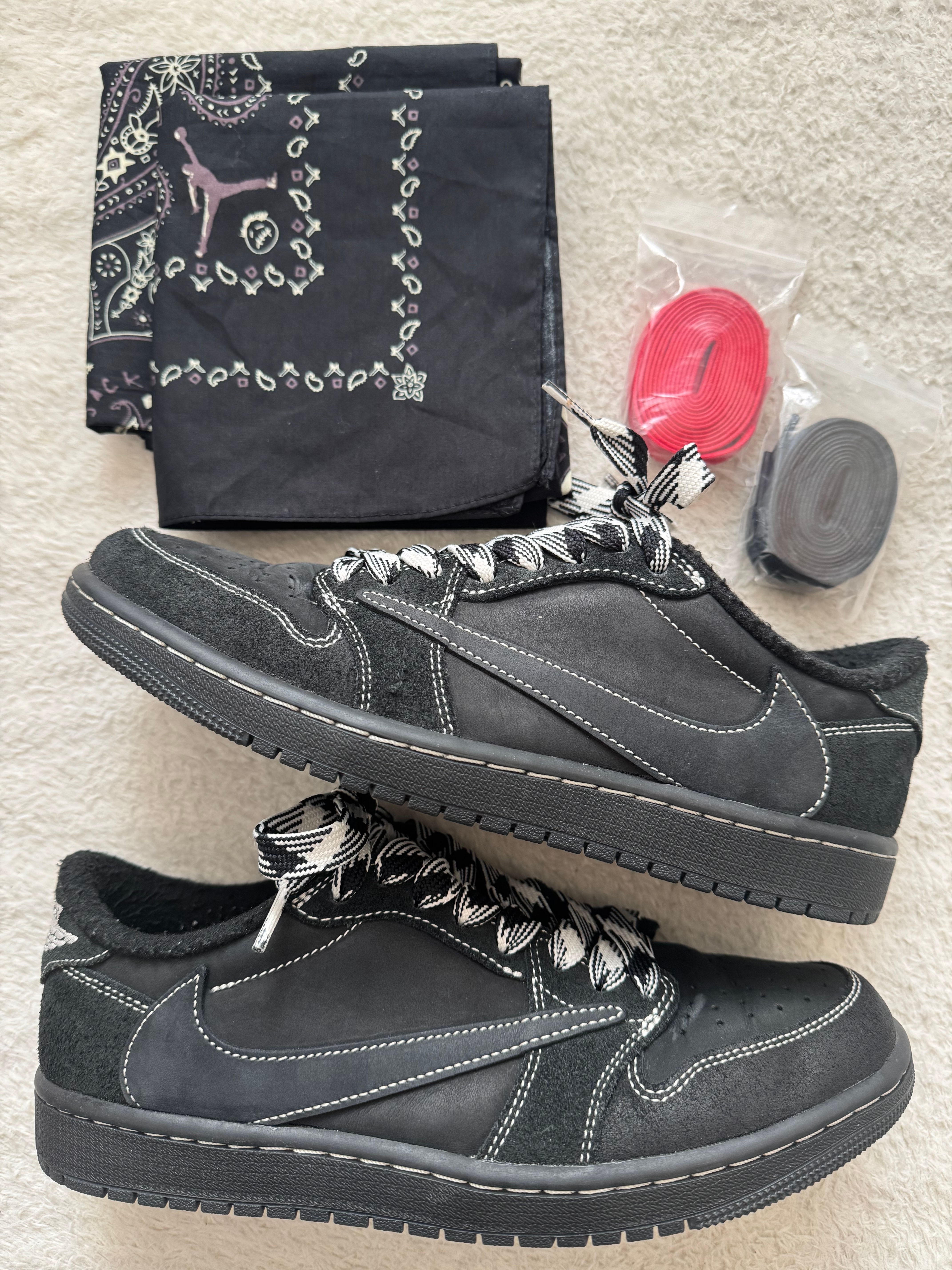 トラヴィススコット × ナイキ エアジョーダン1 ロー OG SP "ブラック ファントム"