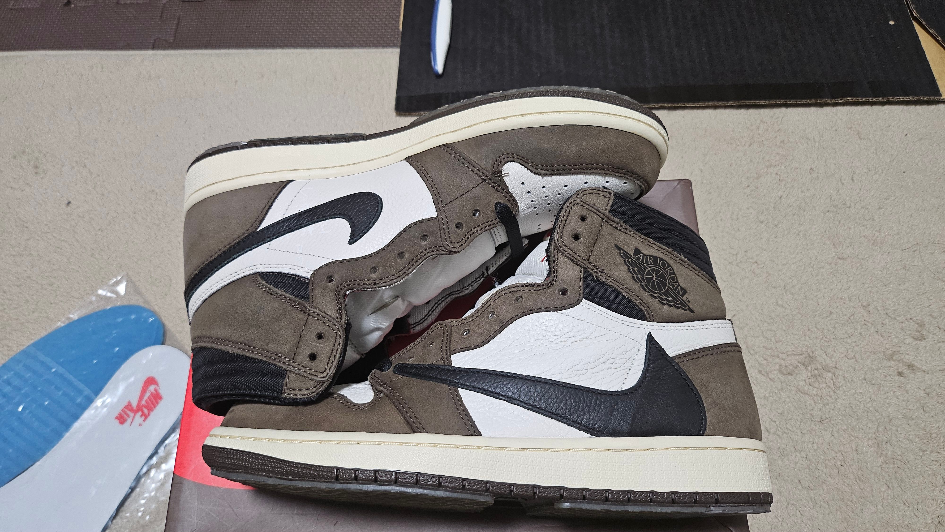 Travis Scott × Nike Air Jordan 1 Retro High OG TS SP "Sail/Dark Mocha"