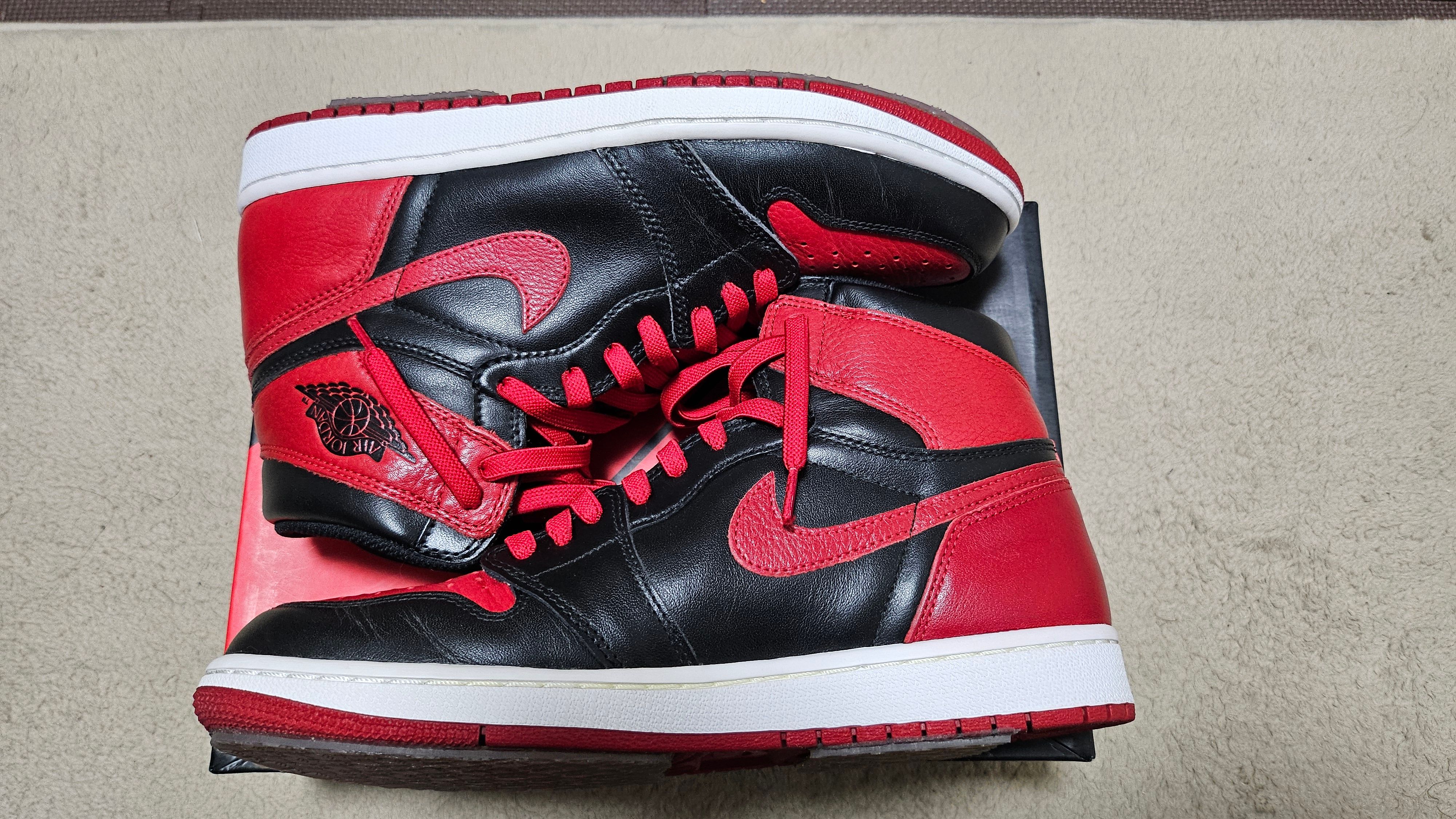 Nike Air Jordan 1 Retro High OG "Bred/Banned" (2016)