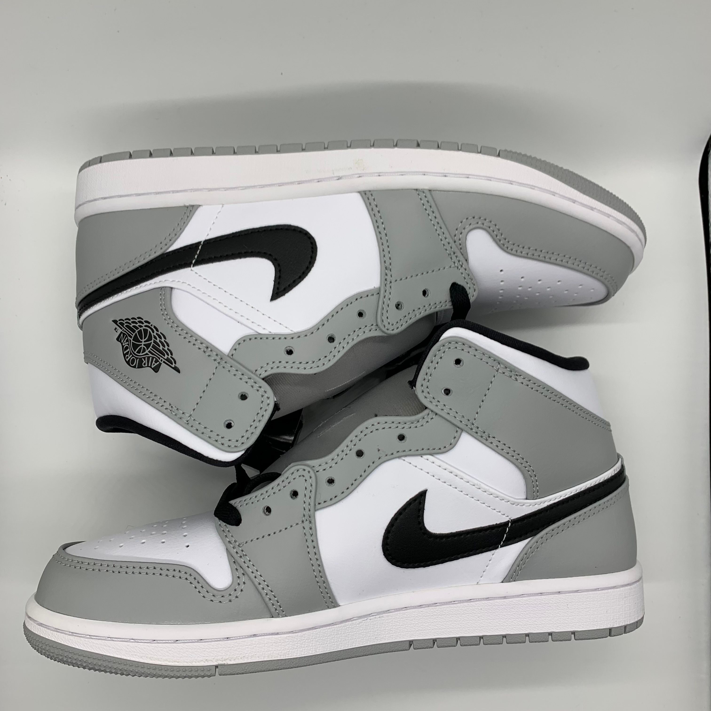 Nike Air Jordan 1 Mid "Light Smoke Grey/White/Black"