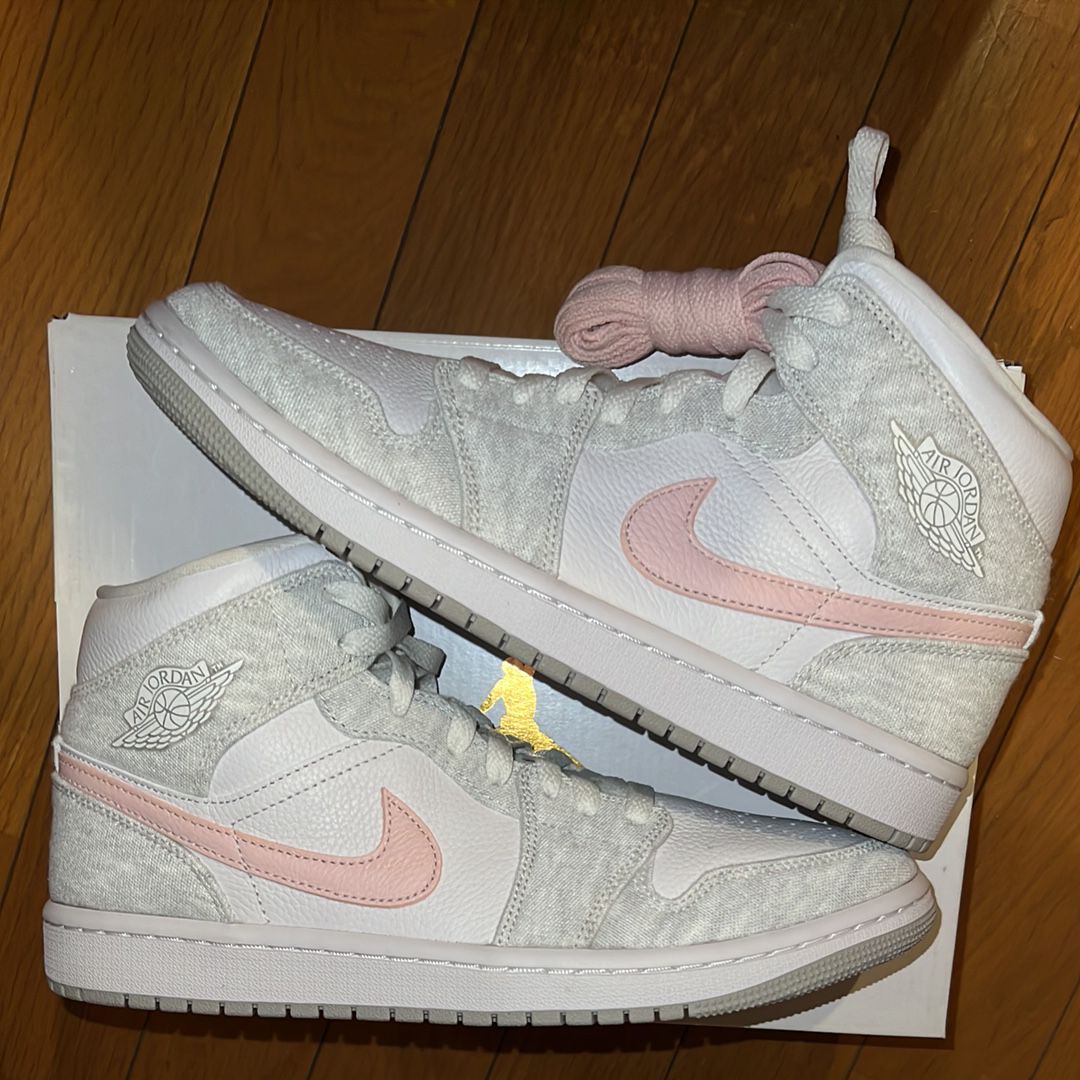 Nike Women's Air Jordan 1 Mid SE "Light Iron Ore"